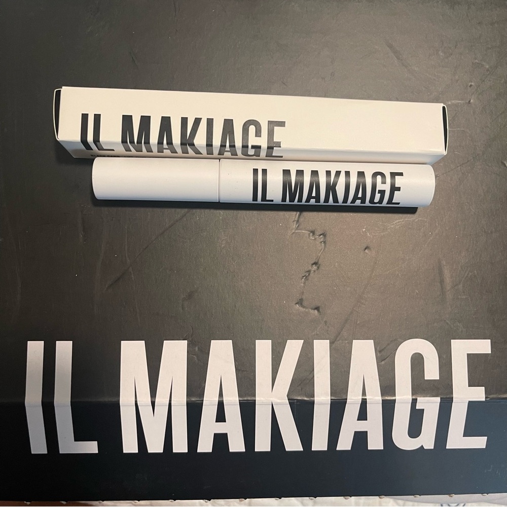 IL Makiage Black Card Lift, Curl and Lengthen Mascara New in box. 9.5 ml